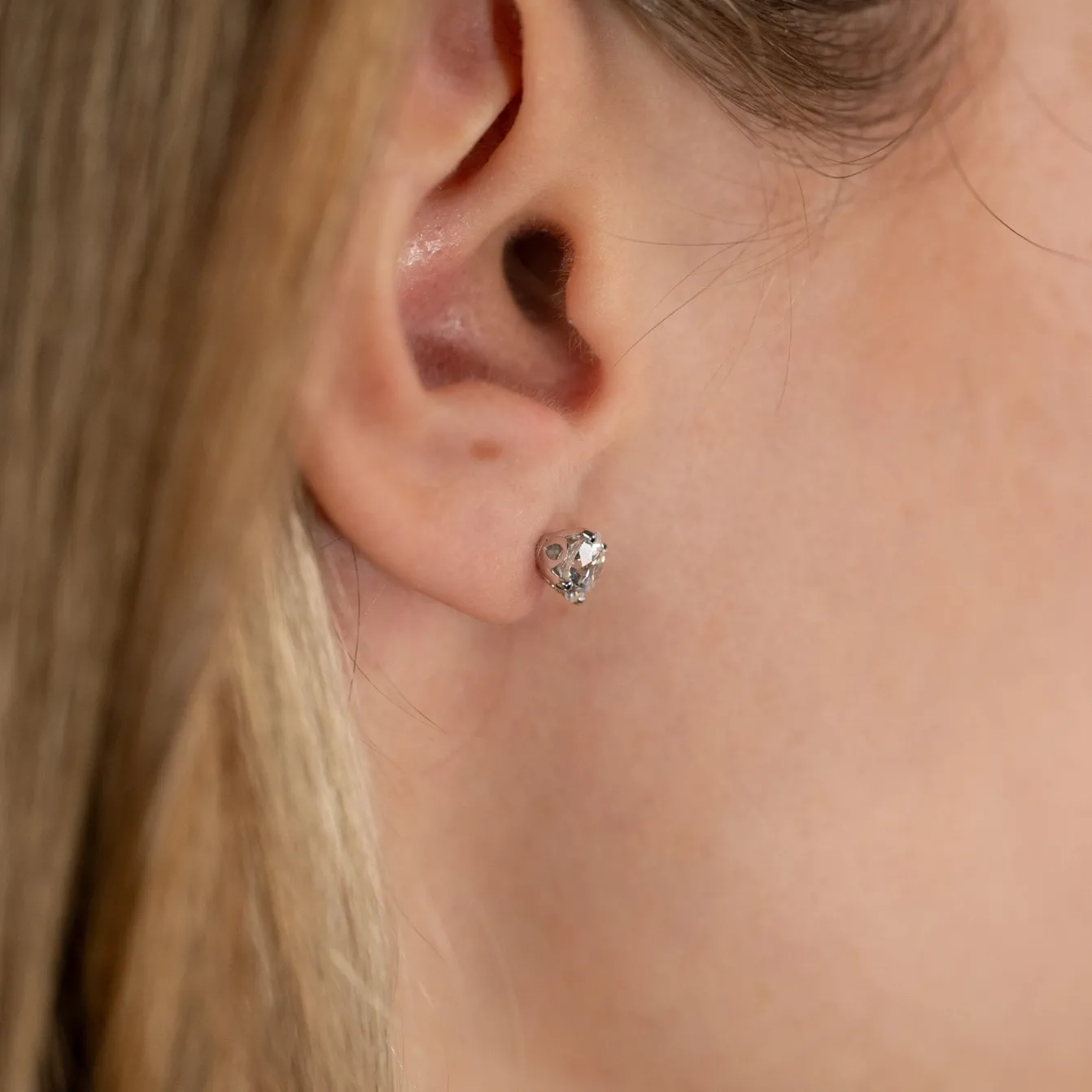 CLASSIC SOLITAIRE DIAMOND STUD EARRING - 1.5ct - WG