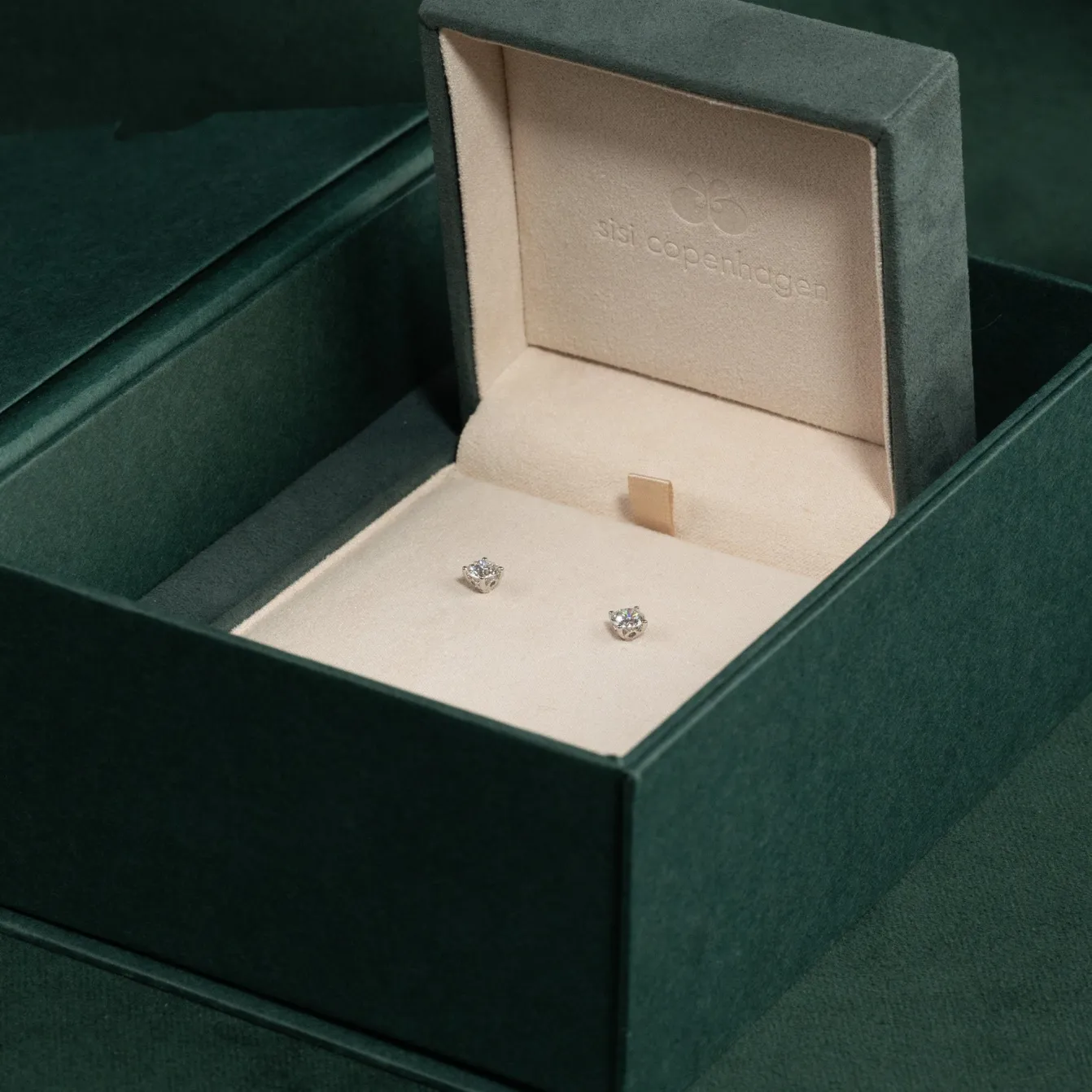 CLASSIC SOLITAIRE DIAMOND STUD EARRING - 1.0ct - WG