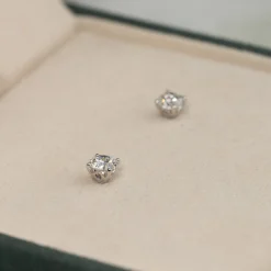 CLASSIC SOLITAIRE DIAMOND STUD EARRING - 0.8ct - WG