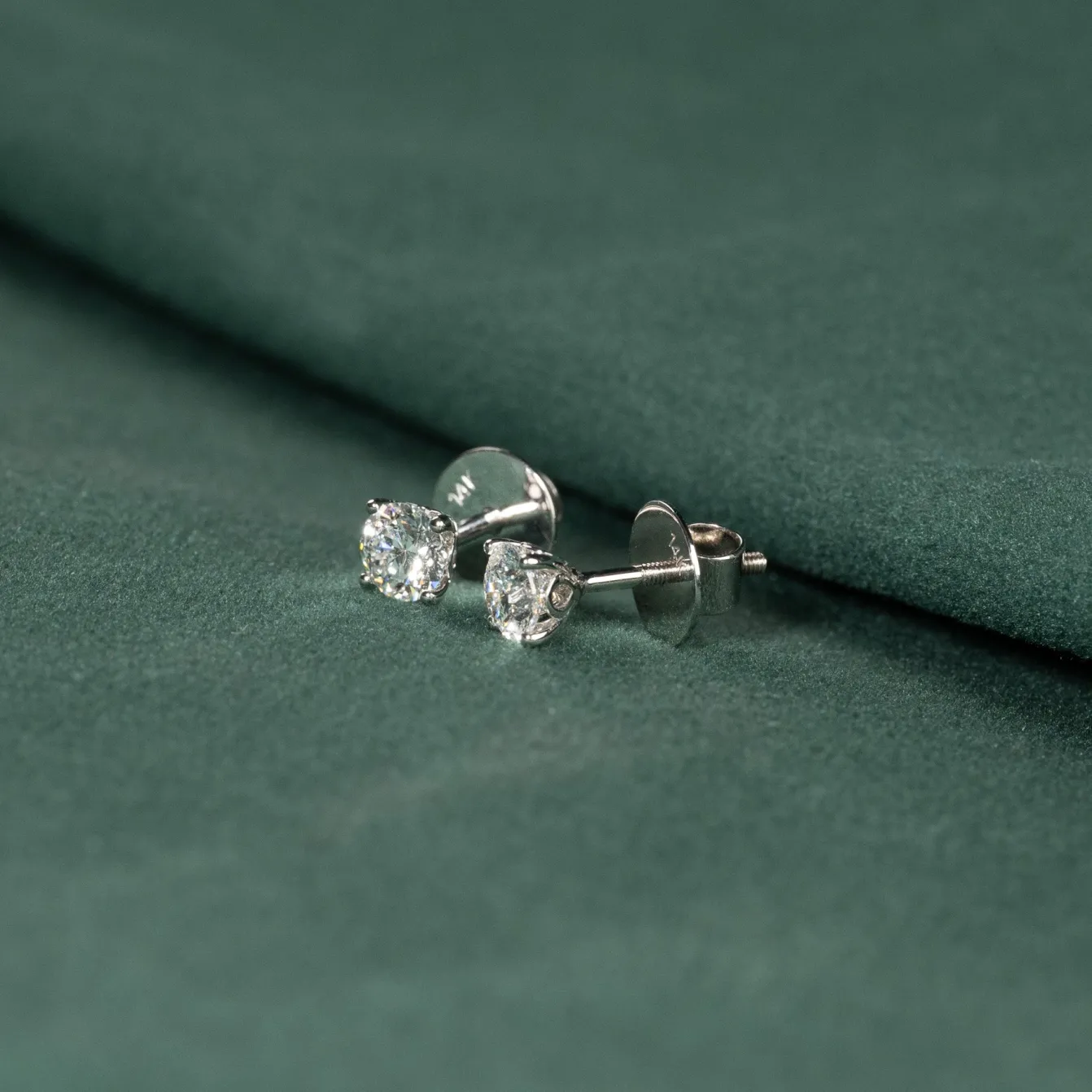 CLASSIC SOLITAIRE DIAMOND STUD EARRING - 1.0ct - WG