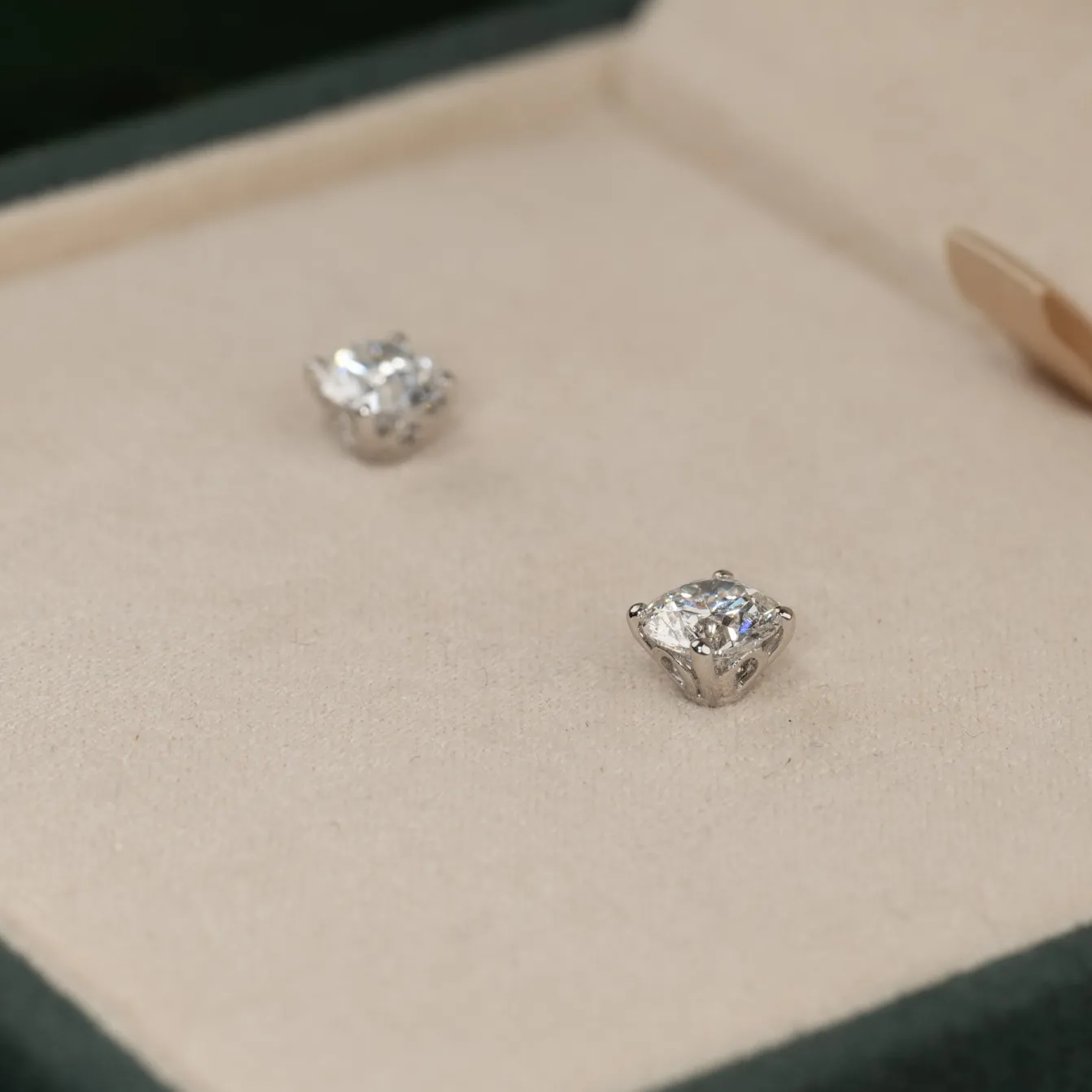 CLASSIC SOLITAIRE DIAMOND STUD EARRING - 1.5ct - WG
