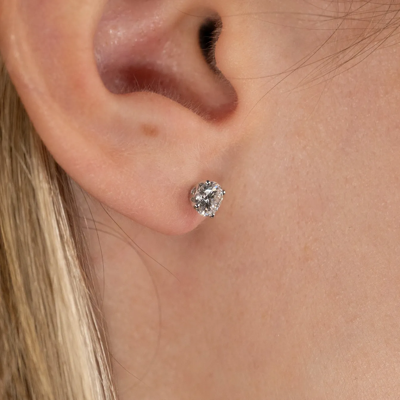 CLASSIC SOLITAIRE DIAMOND STUD EARRING - 0.8ct - WG