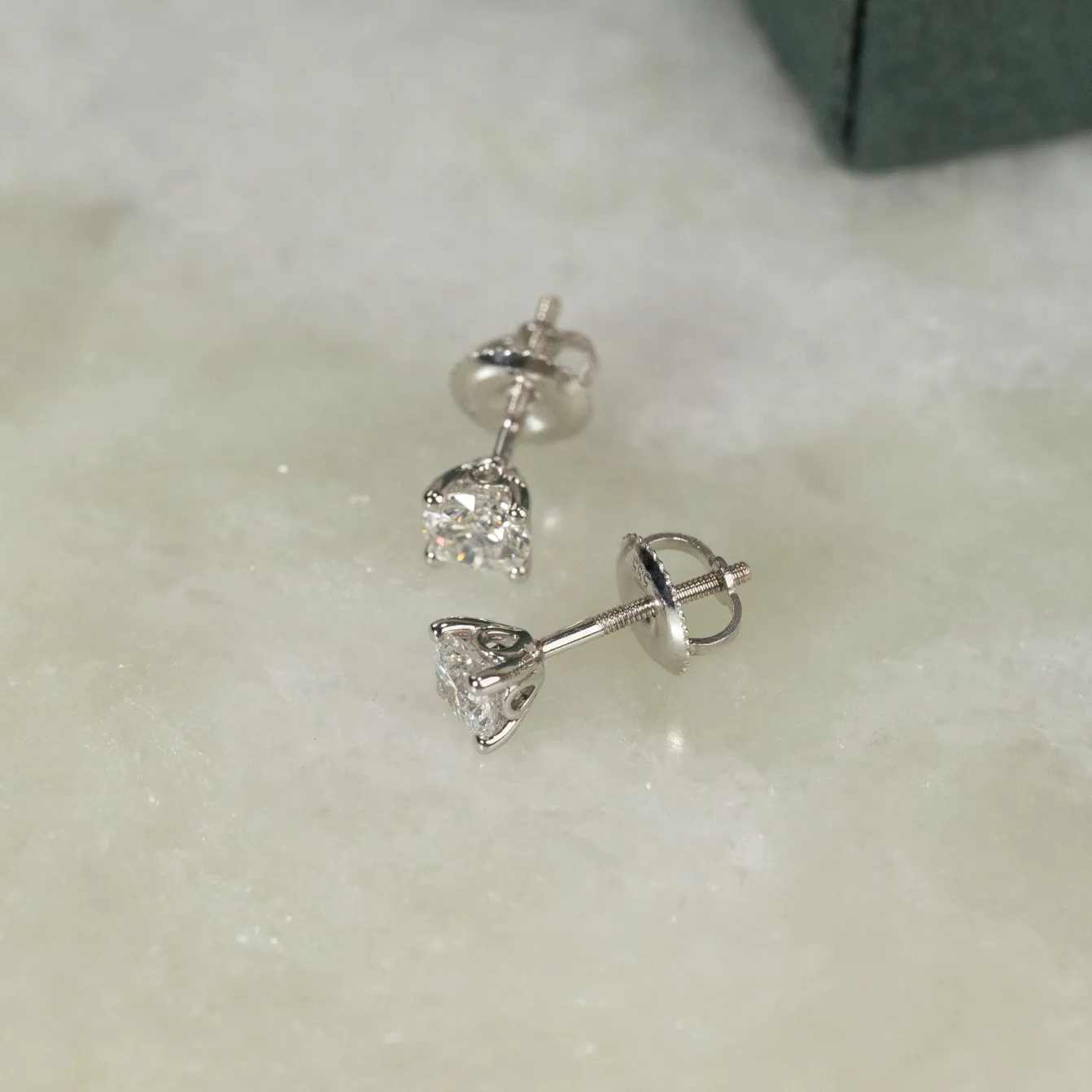 CLASSIC SOLITAIRE DIAMOND STUD EARRING - 0.8ct - WG