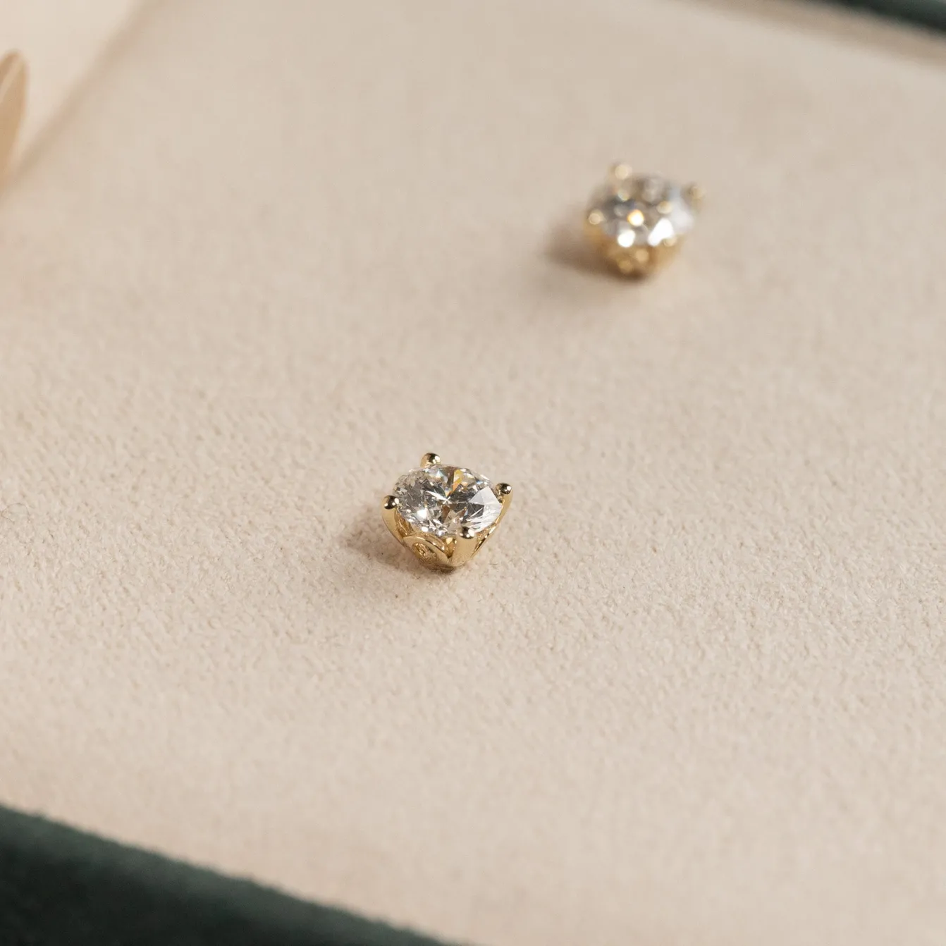 CLASSIC SOLITAIRE DIAMOND STUD EARRING - 1.0ct - YG