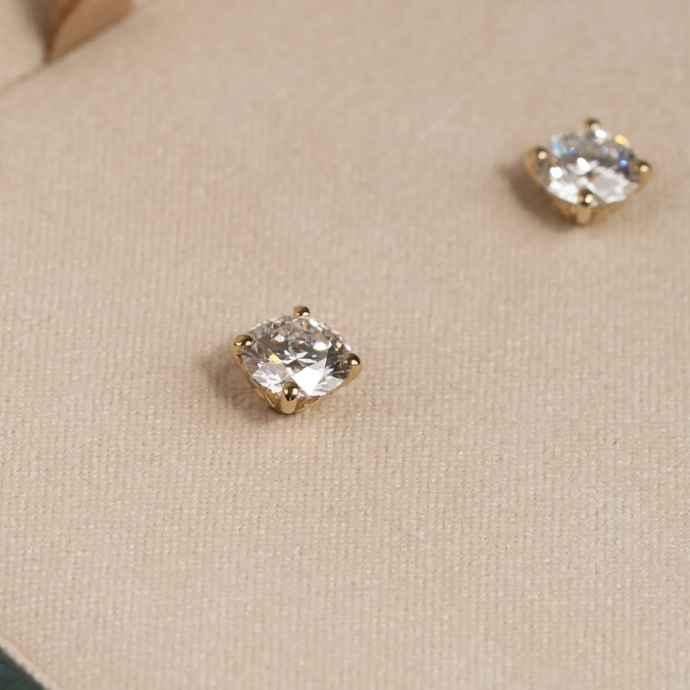CLASSIC SOLITAIRE DIAMOND STUD EARRING - 2.0ct - YG