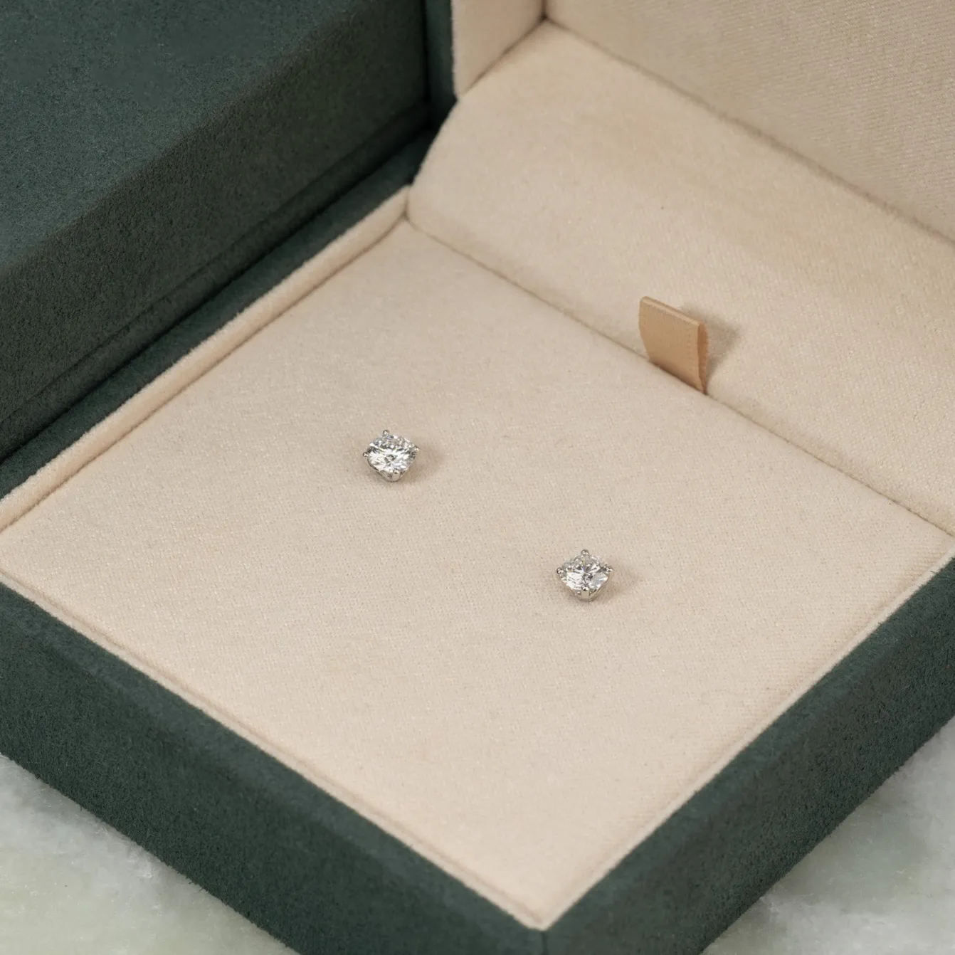CLASSIC SOLITAIRE DIAMOND STUD EARRING - 0.8ct - WG