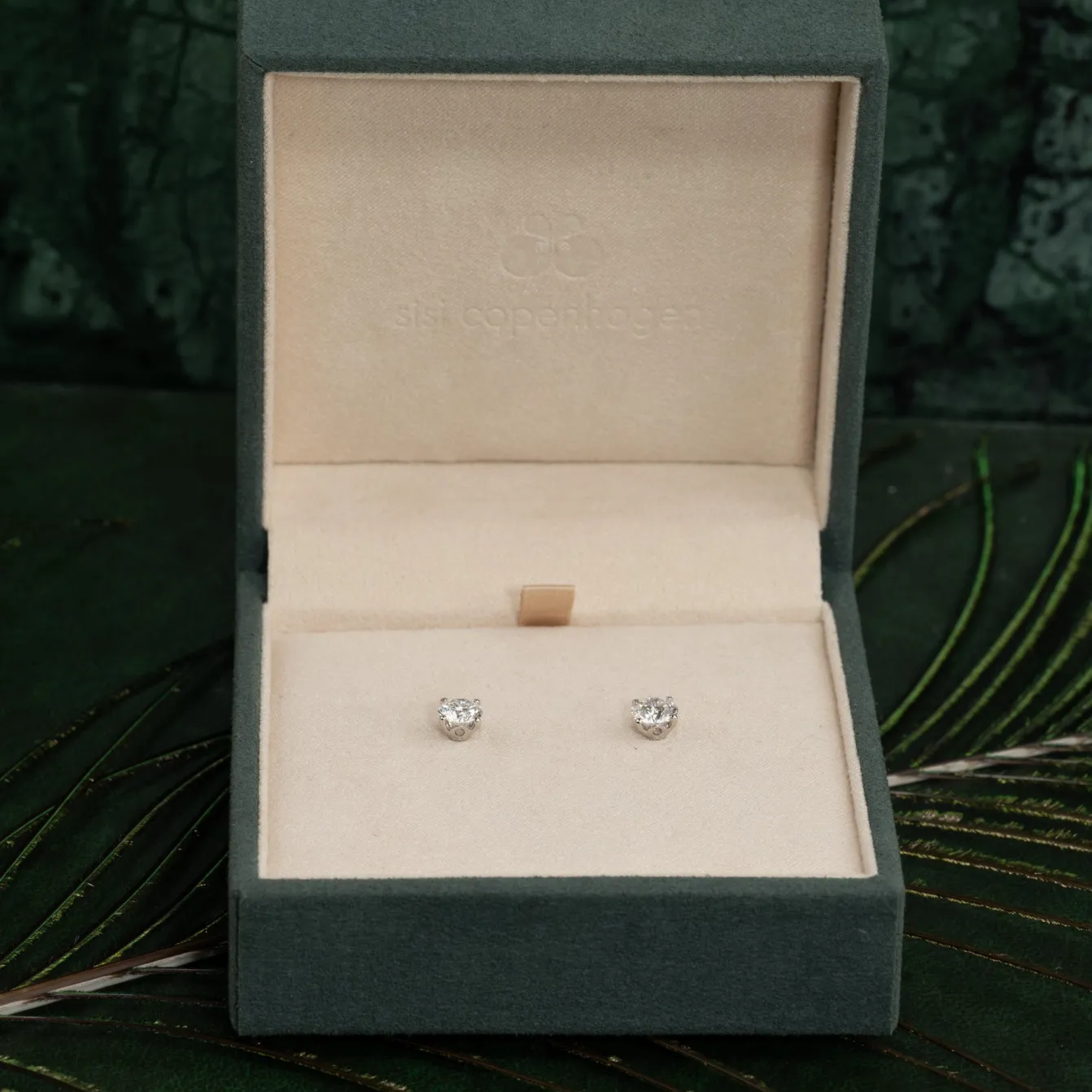 CLASSIC SOLITAIRE DIAMOND STUD EARRING - 1.5ct - WG