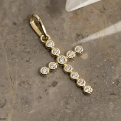 CRYSTAL CROSS SOLID GOLD PENDANT