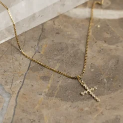 CRYSTAL CROSS SOLID GOLD PENDANT