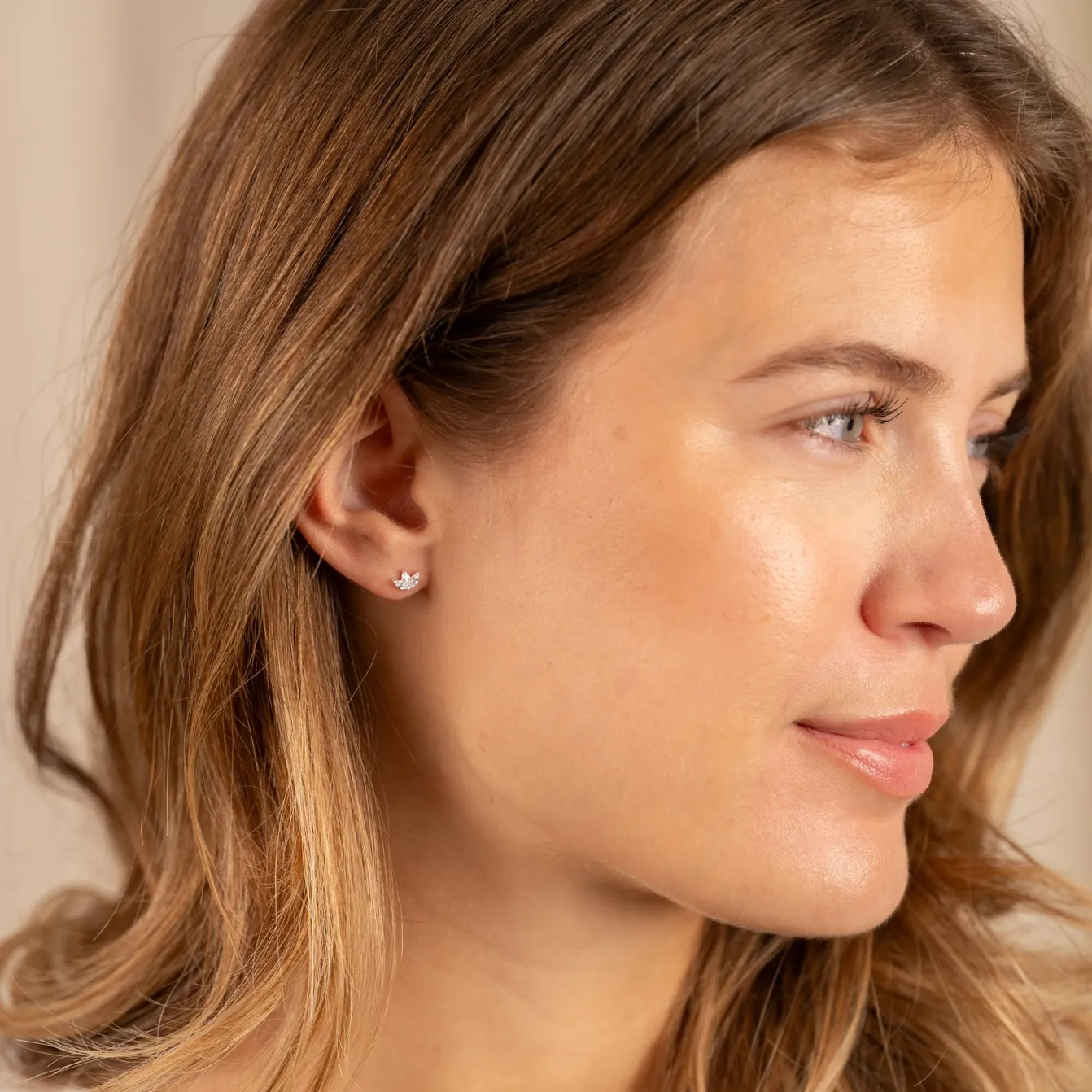 DAHLIA CRYSTAL SILVER EARRING