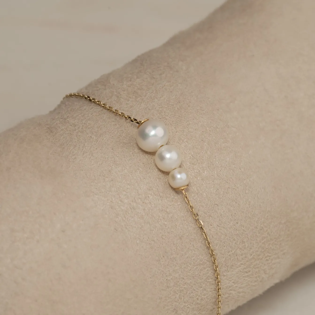 DARA PEARL SOLID GOLD BRACELET