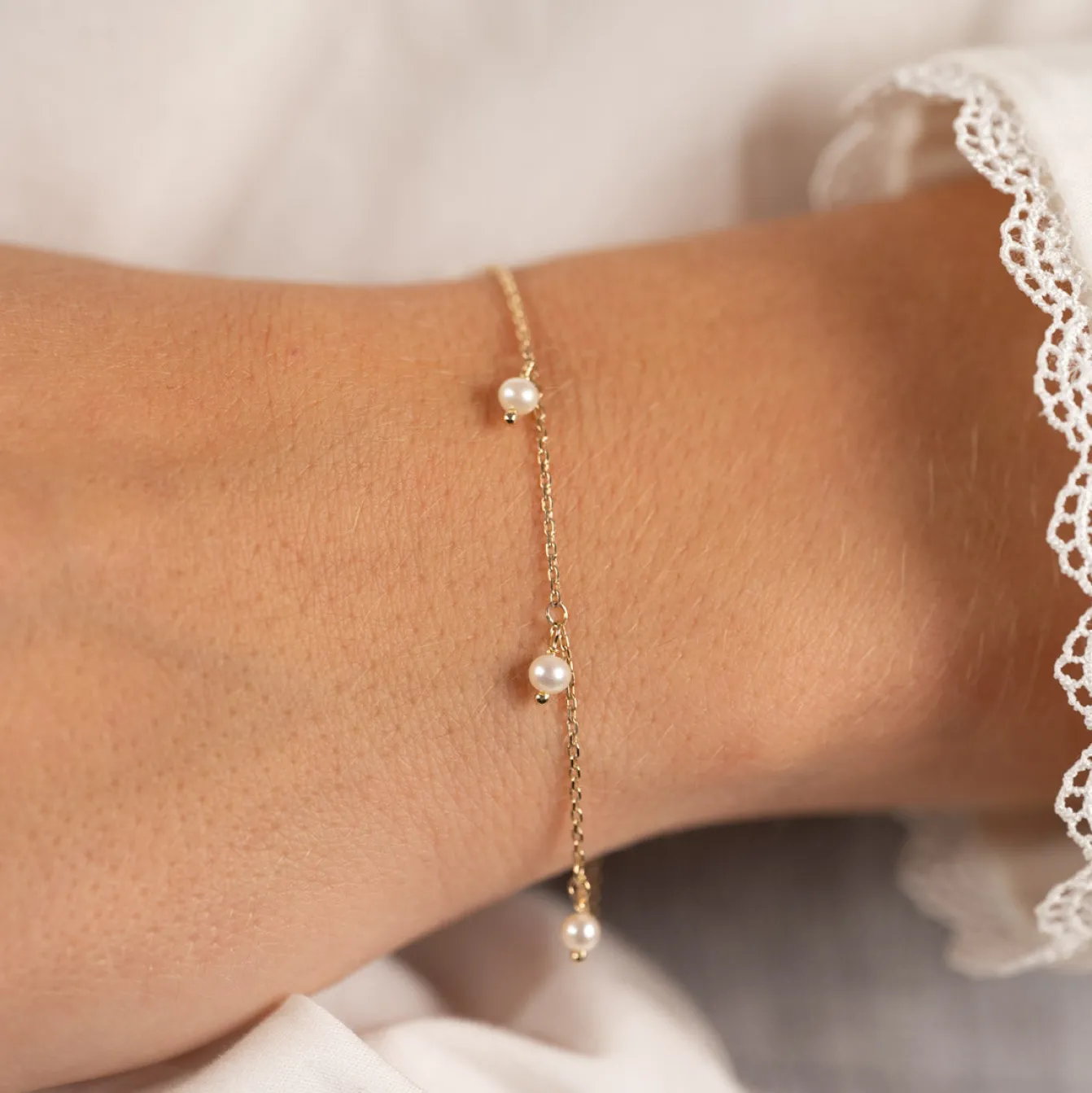 DARISSA PEARL SOLID GOLD BRACELET