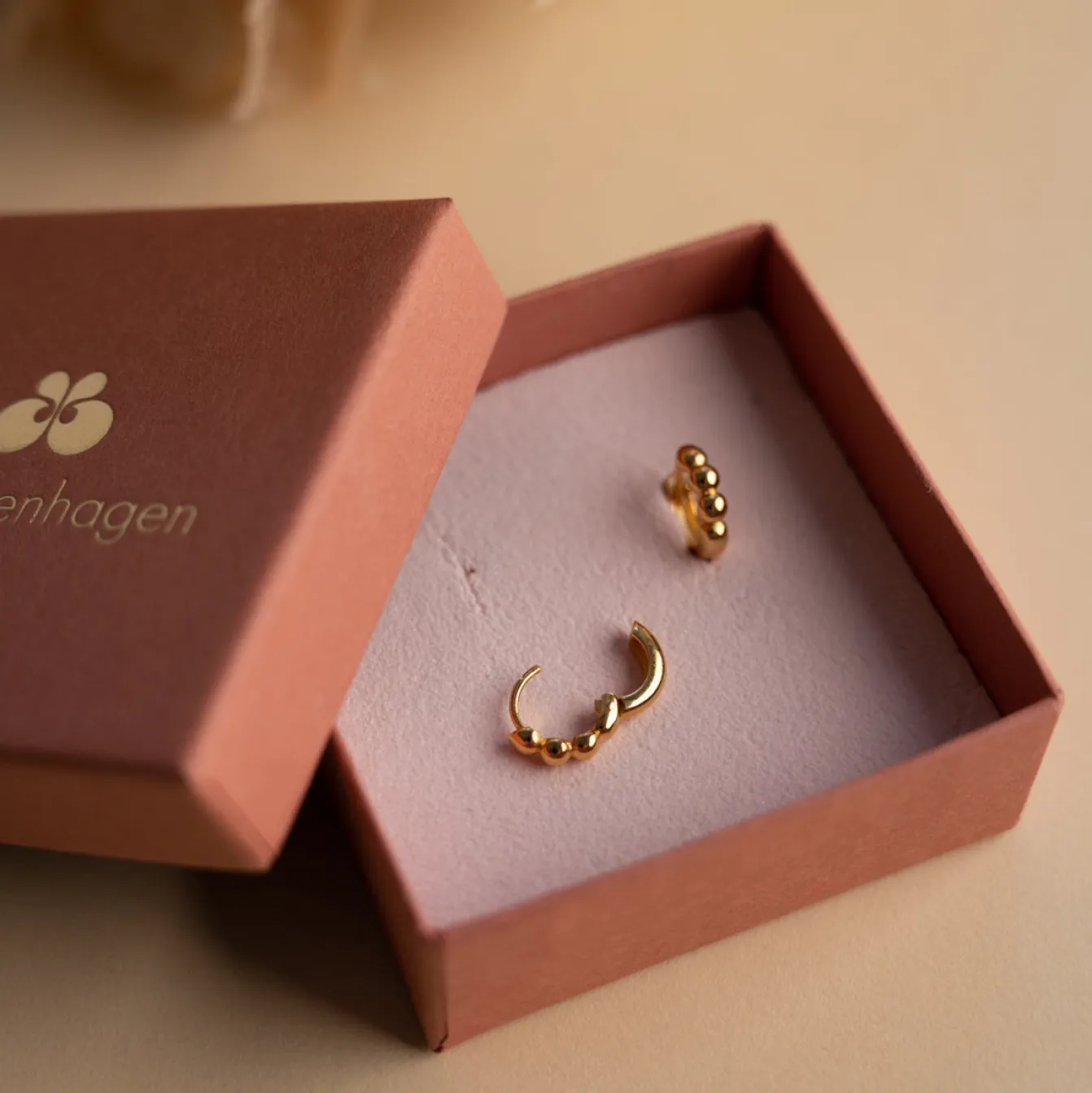 DICTE SMALL GOLDEN CREOL EARRING