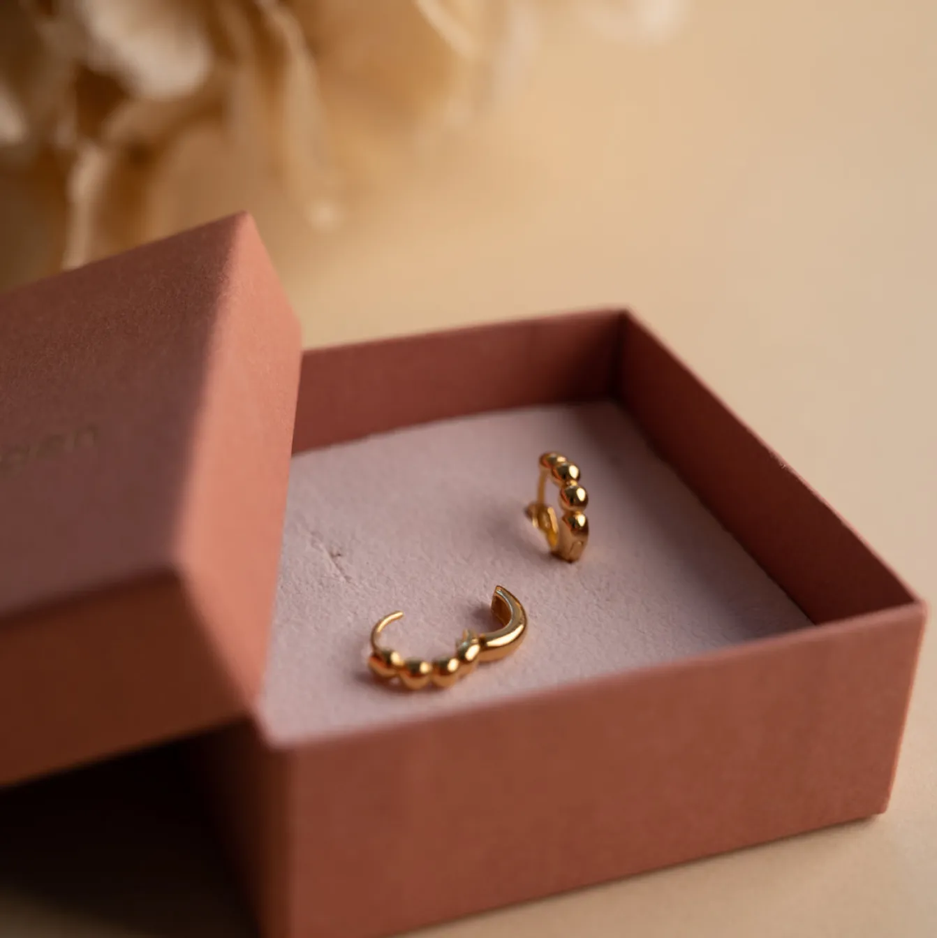 DICTE SMALL GOLDEN CREOL EARRING