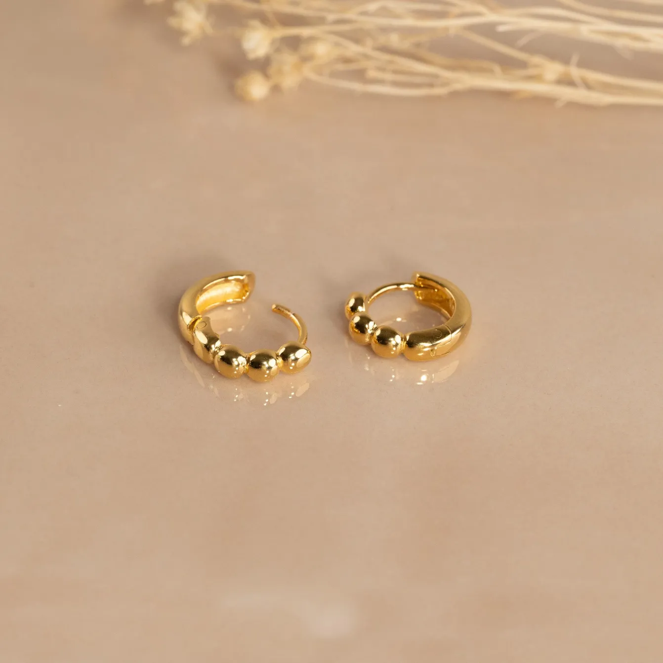 DICTE SMALL GOLDEN CREOL EARRING