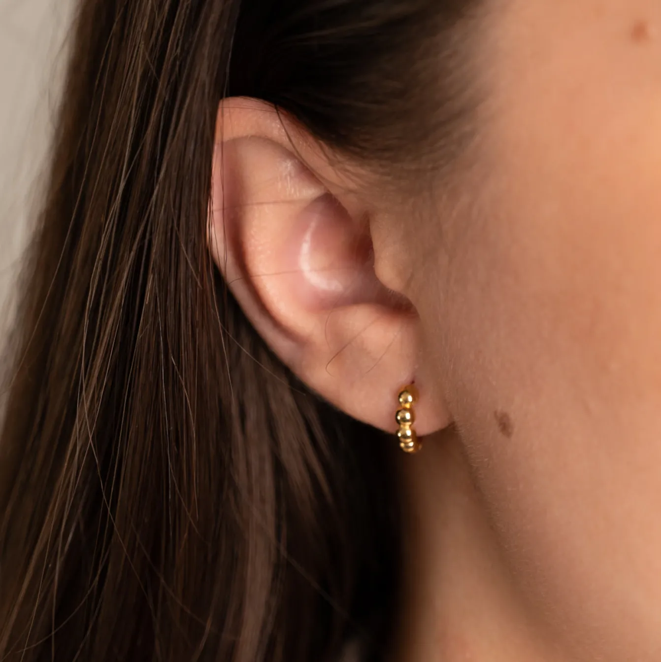 DICTE SMALL GOLDEN CREOL EARRING