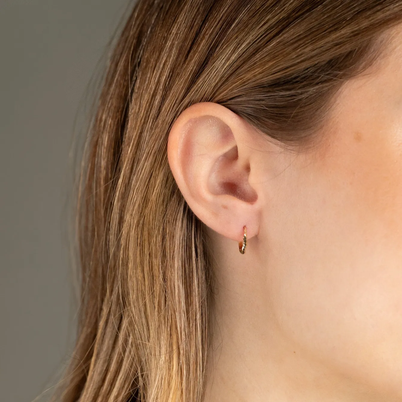 DINA SOLID GOLD EARRING