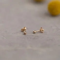 DOT SOLID GOLD STUD EARRING - 3mm - Sisi Copenhagen
