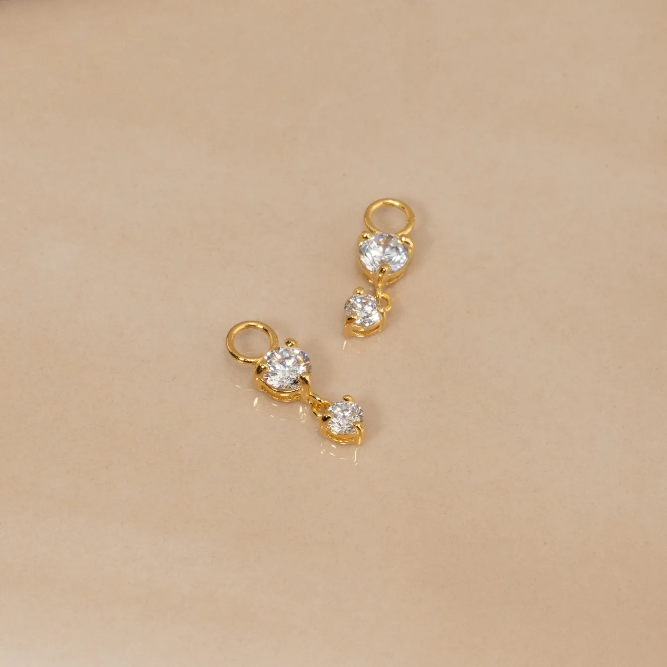 ELENOR CRYSTAL GOLDEN EARRING CHARM