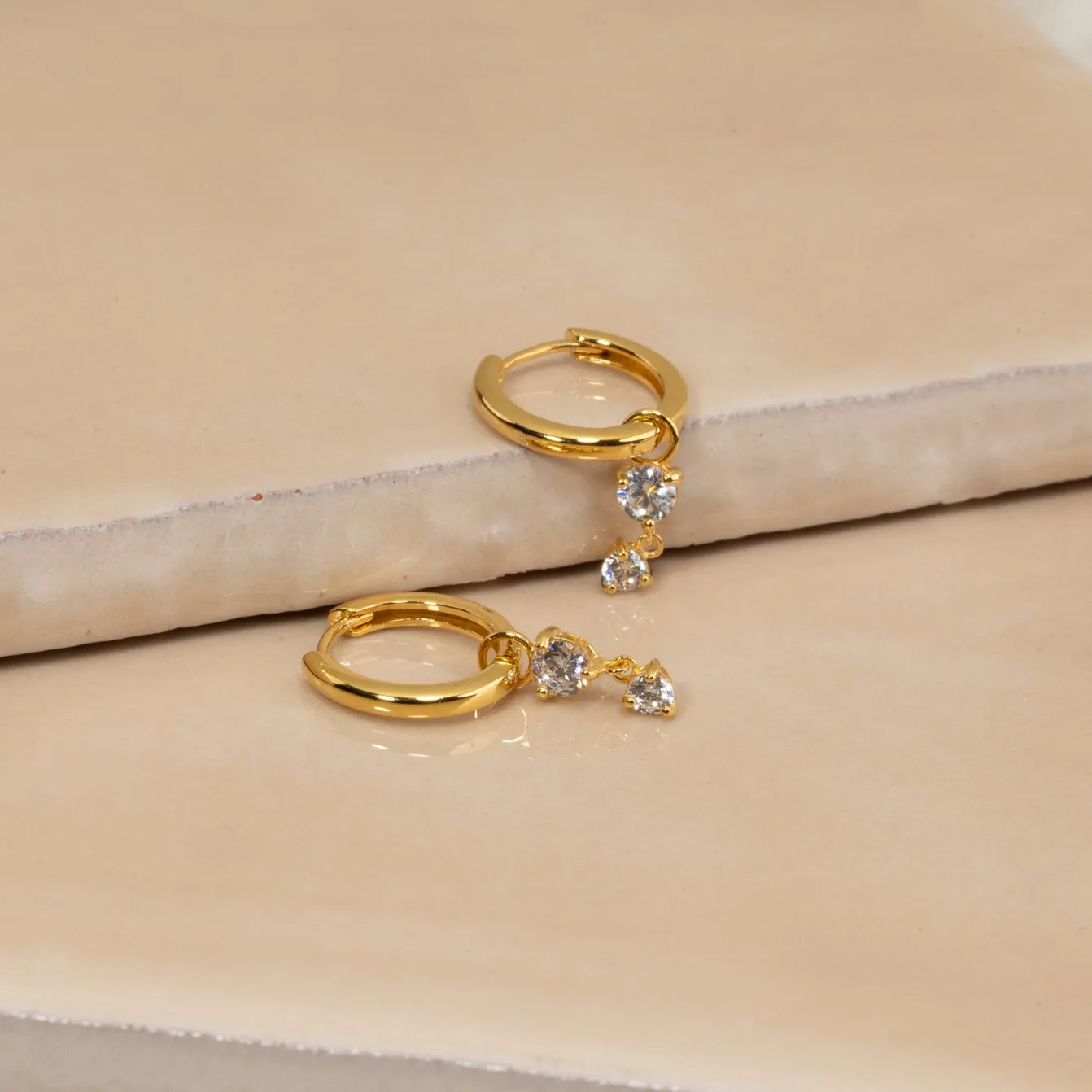 ELENOR CRYSTAL GOLDEN EARRING CHARM