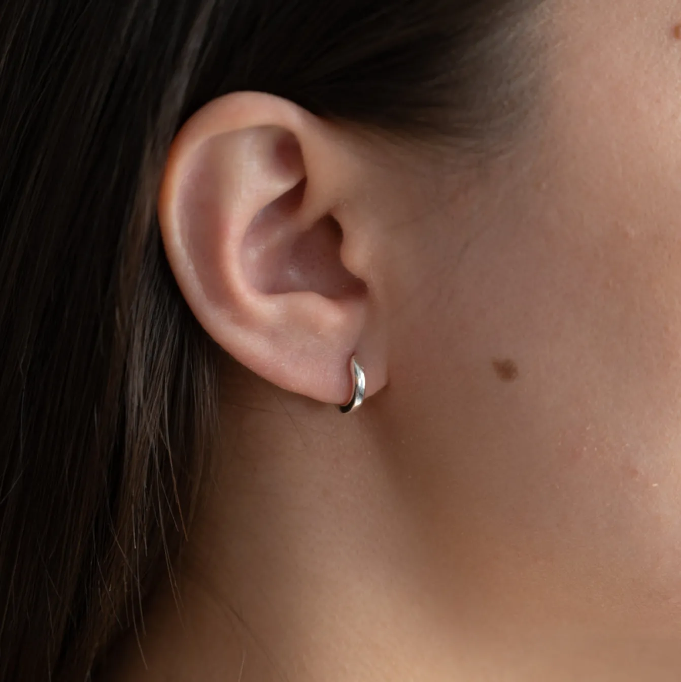 ELINA MINI SILVER CREOL EARRING - Sisi Copenhagen