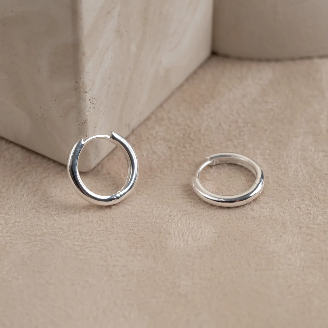 ELINA SMALL SILVER CREOL EARRING - Sisi Copenhagen
