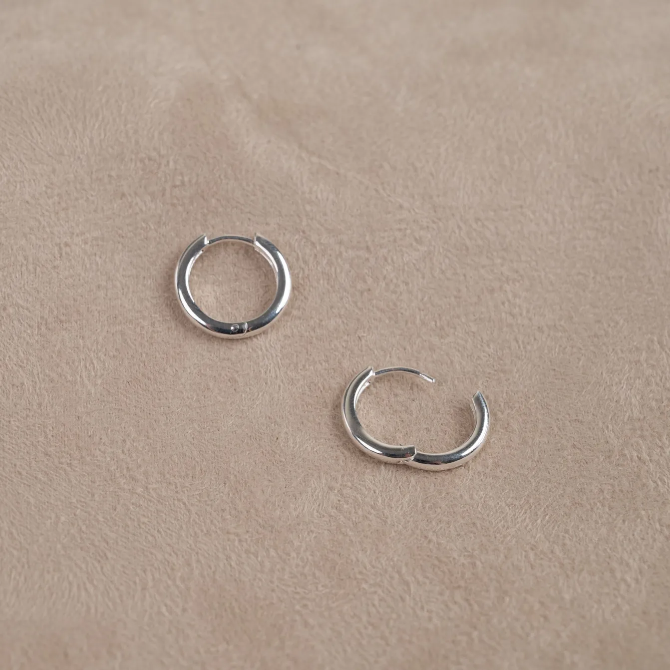 ELINA SMALL SILVER CREOL EARRING - Sisi Copenhagen