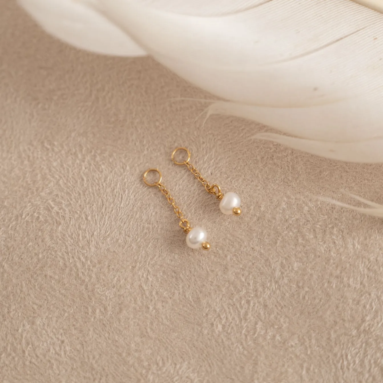 ELISA PEARL GOLDEN EARRING CHARM - Sisi Copenhagen