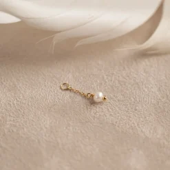 ELISA PEARL GOLDEN EARRING CHARM - Sisi Copenhagen