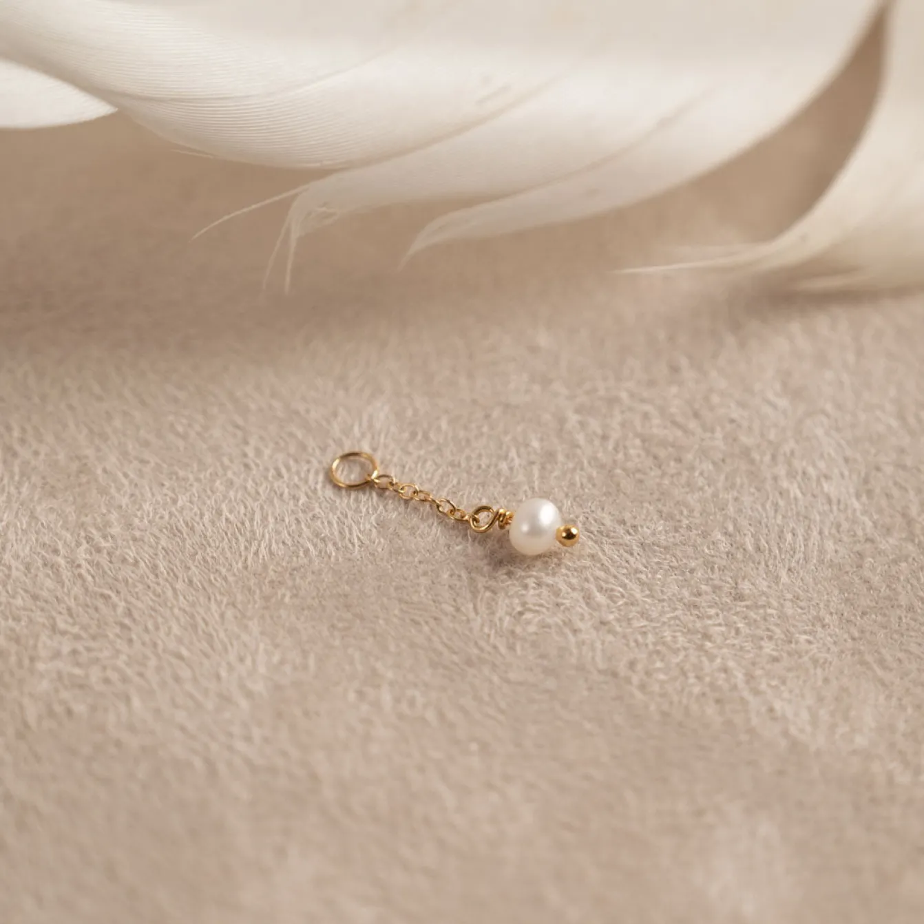 ELISA PEARL GOLDEN EARRING CHARM - Sisi Copenhagen