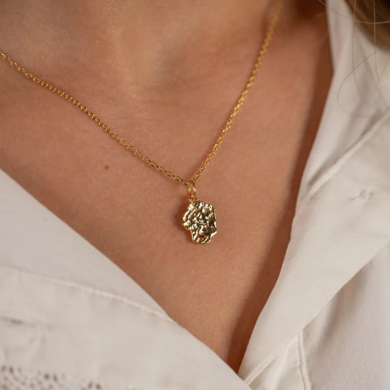 ELLA GOLDEN PENDANT