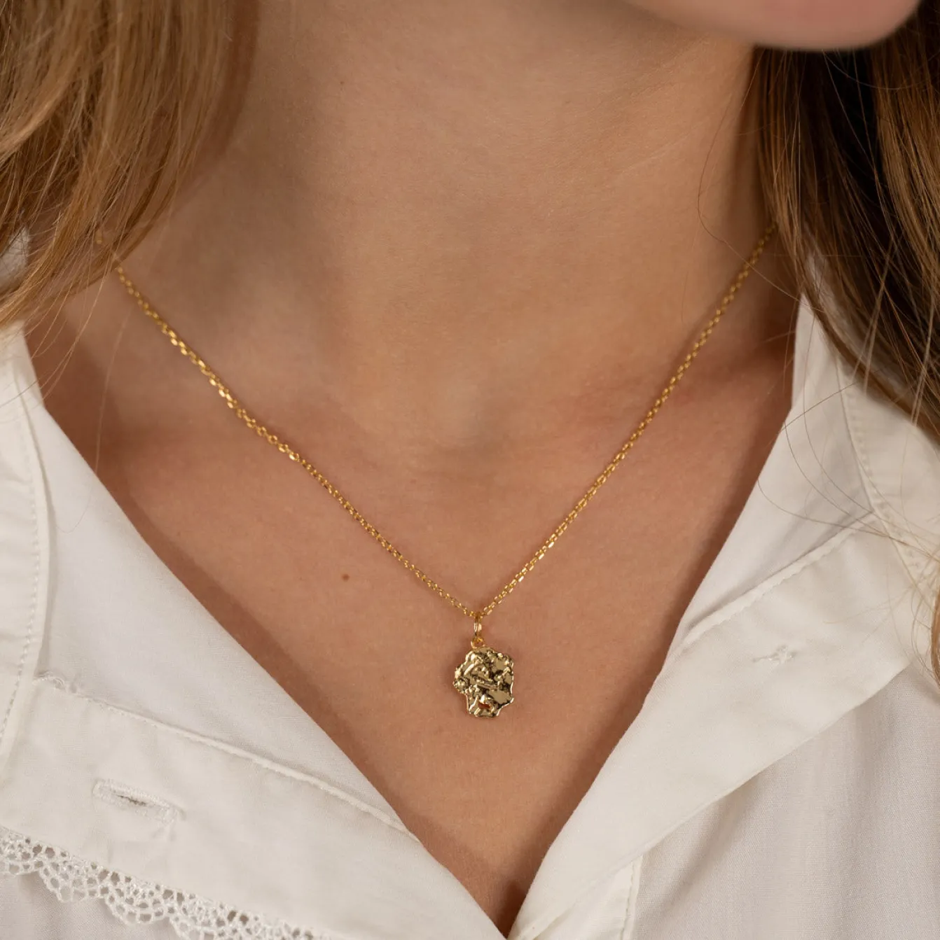 ELLA GOLDEN PENDANT