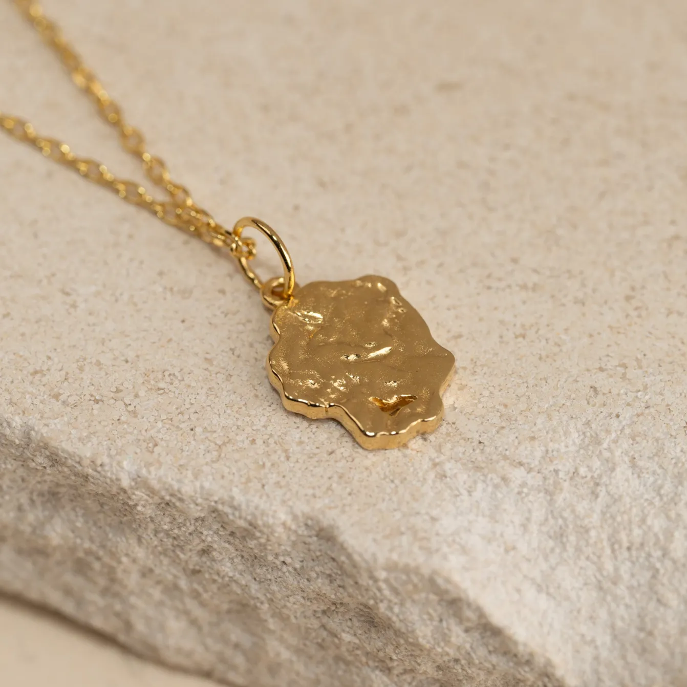 ELLA GOLDEN PENDANT