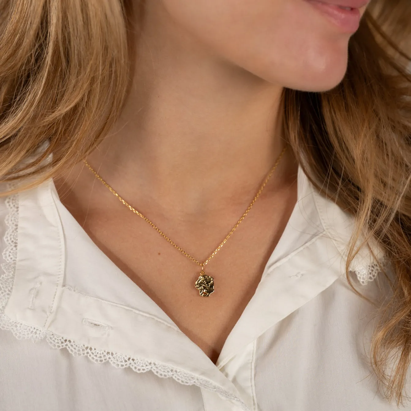 ELLA GOLDEN PENDANT