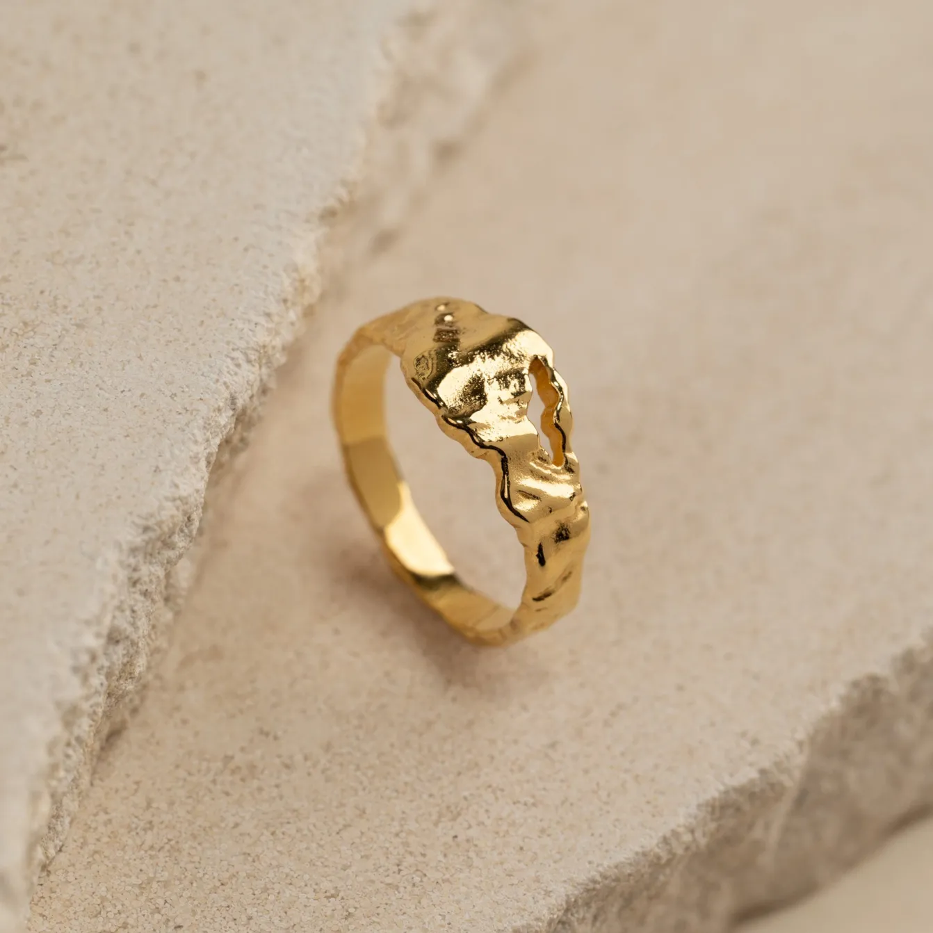 ELLA GOLDEN RING