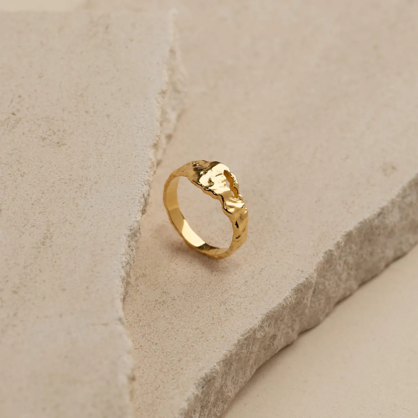 ELLA GOLDEN RING