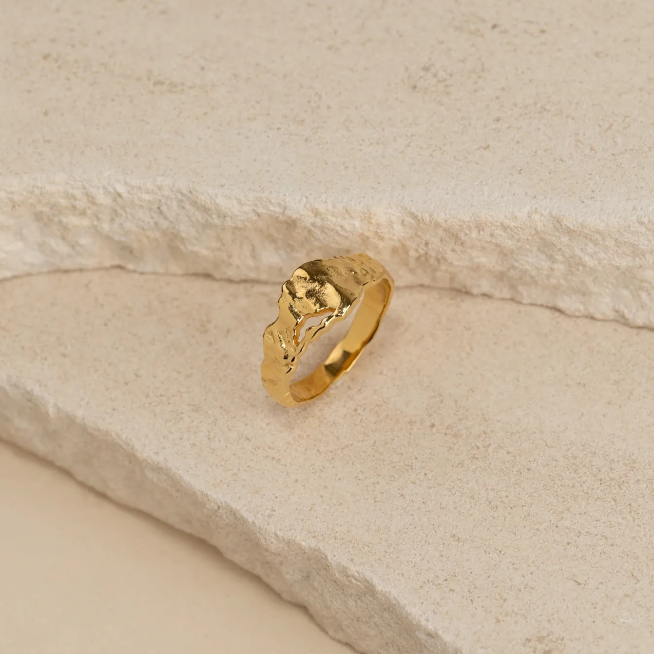 ELLA GOLDEN RING