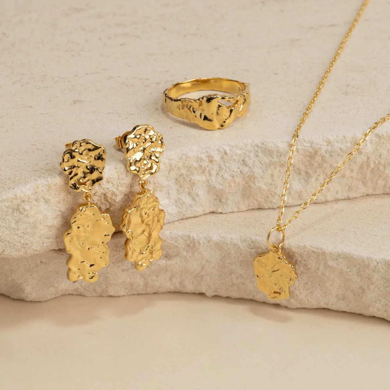 ELLA GOLDEN RING