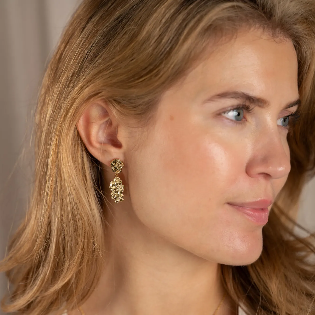 ELLA LARGE GOLDEN STUD EARRING