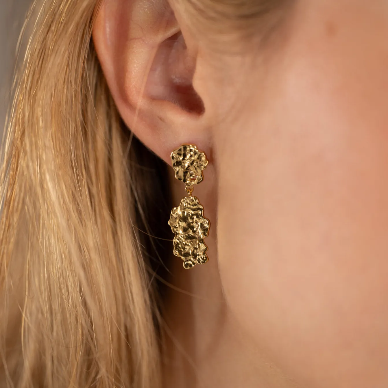 ELLA LARGE GOLDEN STUD EARRING