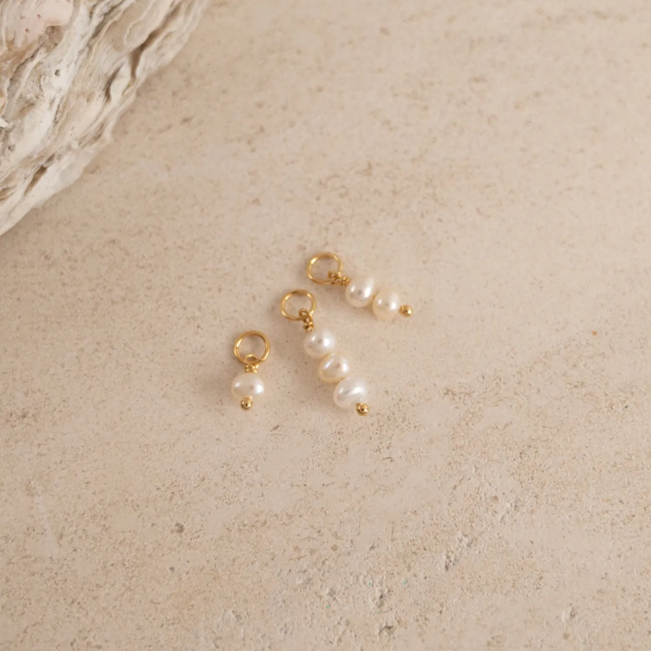 ELOISE PEARL GOLDEN EARRING CHARM - Sisi Copenhagen