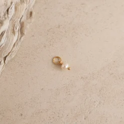 ELOISE PEARL GOLDEN EARRING CHARM - Sisi Copenhagen