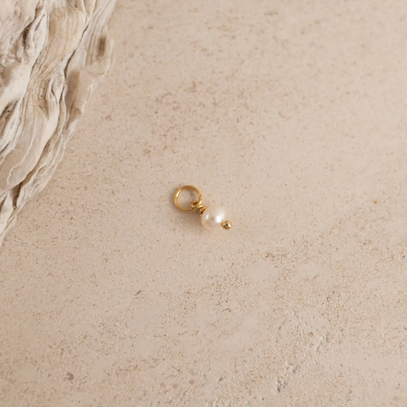 ELOISE PEARL GOLDEN EARRING CHARM - Sisi Copenhagen