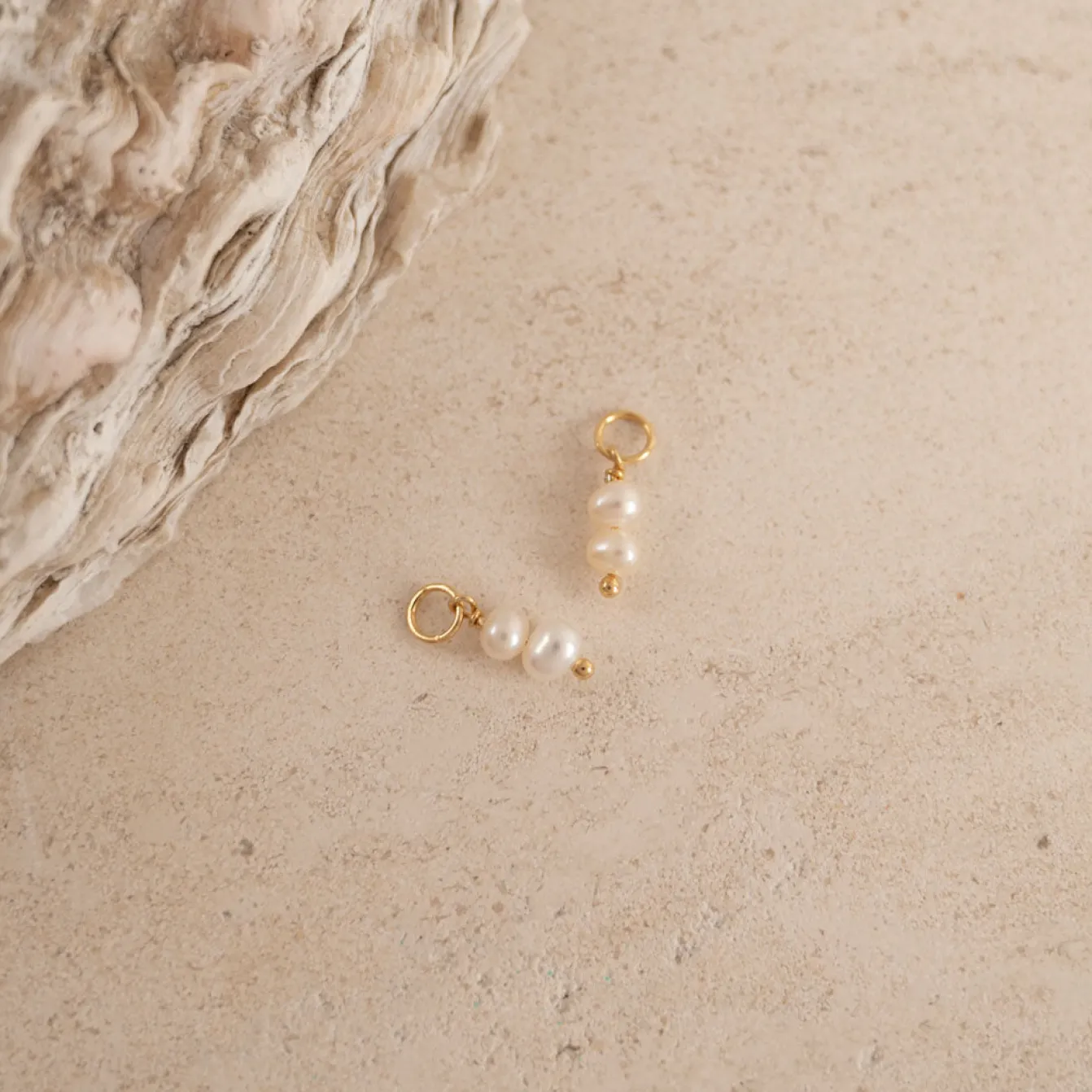 ELOISE PEARL GOLDEN EARRING CHARM - Sisi Copenhagen