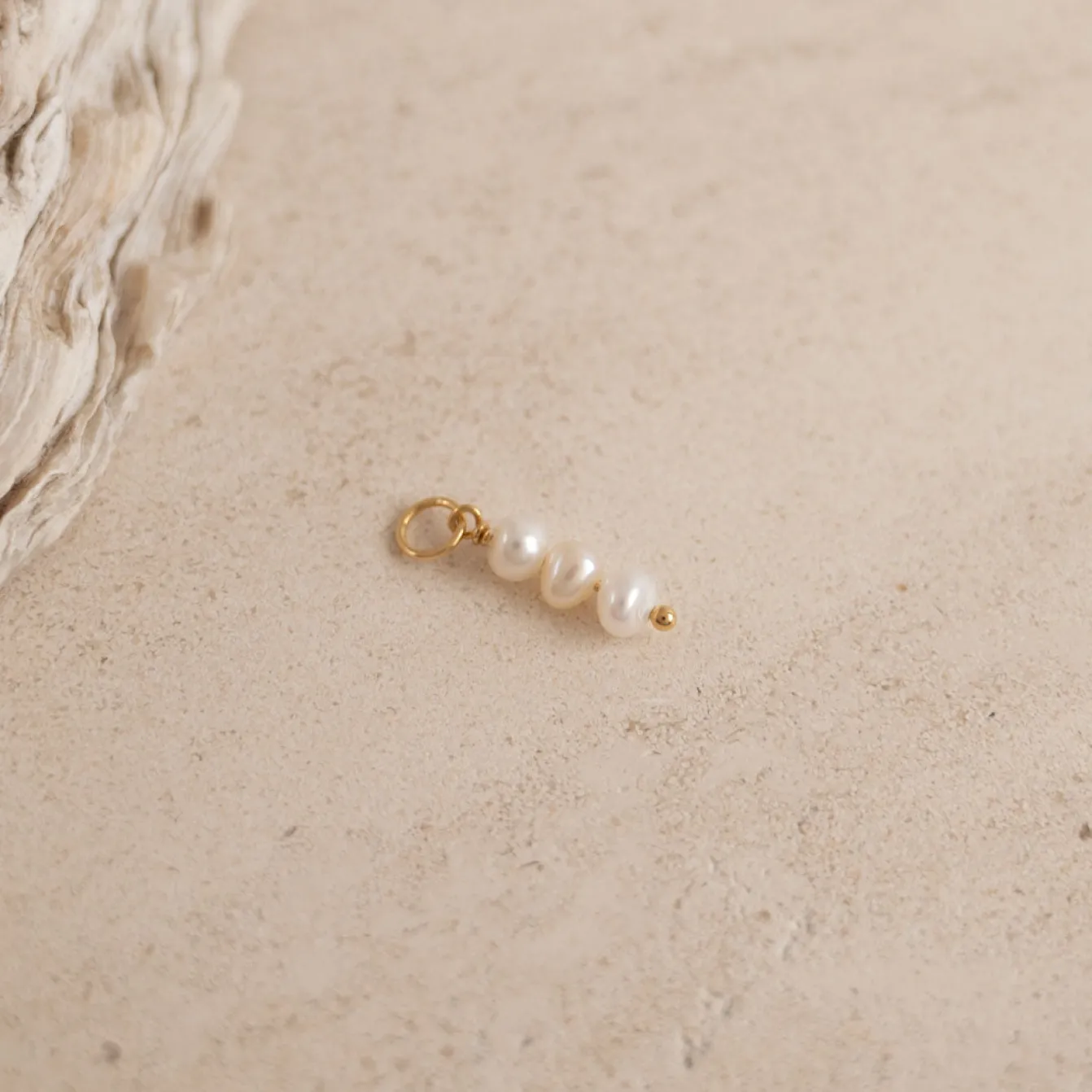 ELOISE PEARL GOLDEN EARRING CHARM - Sisi Copenhagen