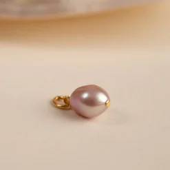 ELSA ROSE BAROQUE PEARL GOLDEN PENDANT - Sisi Copenhagen