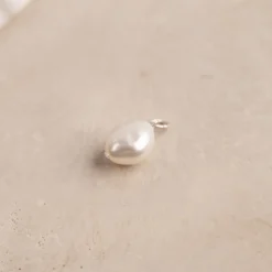ELSA WHITE BAROQUE PEARL SILVER PENDANT - Sisi Copenhagen