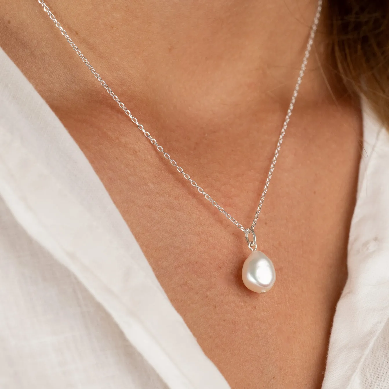 ELSA WHITE BAROQUE PEARL SILVER PENDANT - Sisi Copenhagen