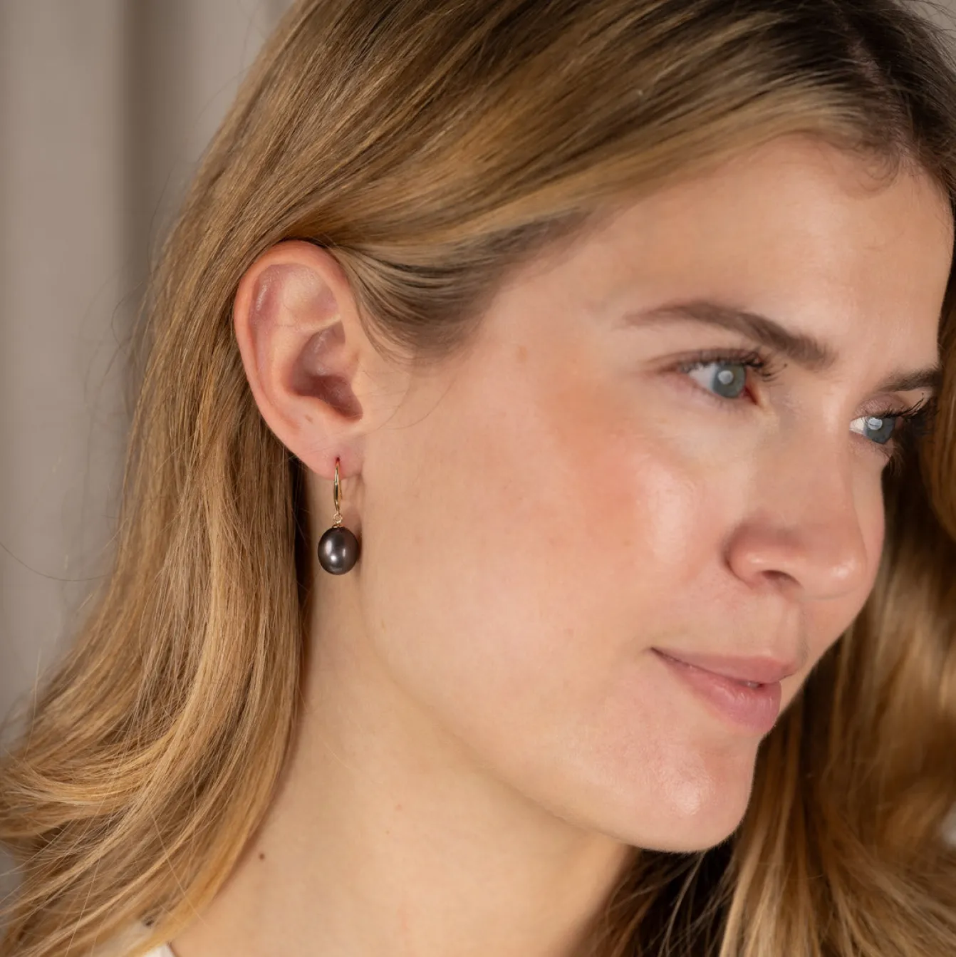 ELSIE BLACK PEARL SOLID GOLD EARRING