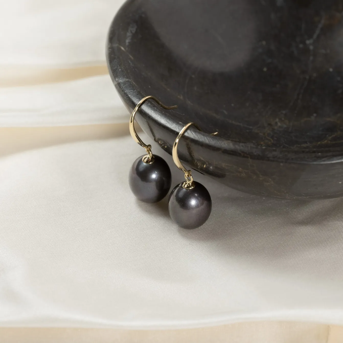 ELSIE BLACK PEARL SOLID GOLD EARRING